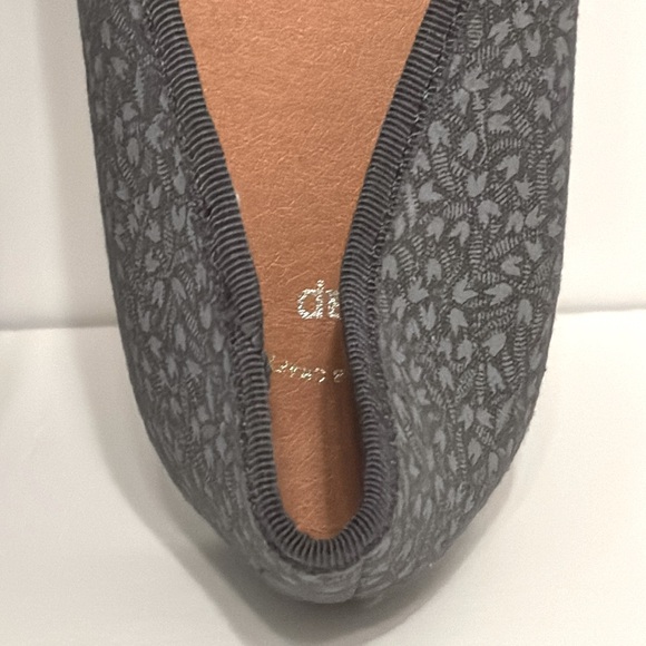 GAP Women's Gray Floral Pattern Flats Shoes - Picture 5 of 10